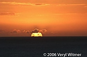 seascape, sunset, sun sinking below horizon, ocean, hawaii